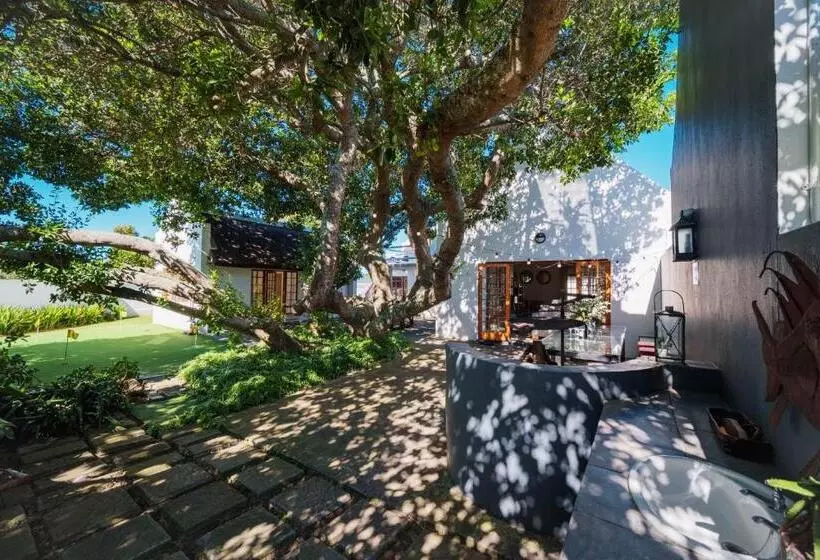 Majatalo Cottage On College