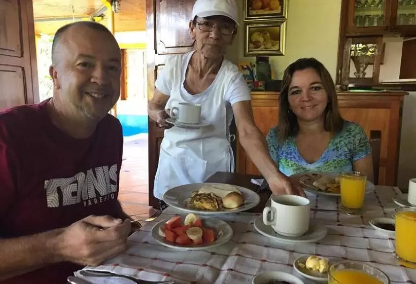 ペンション El Laurel Finca Agroturistica