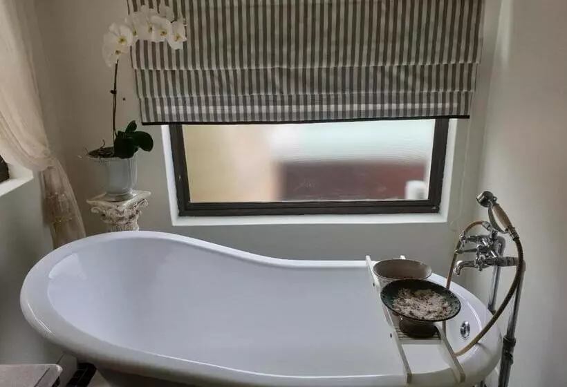 پانسیون Fairway Guest House