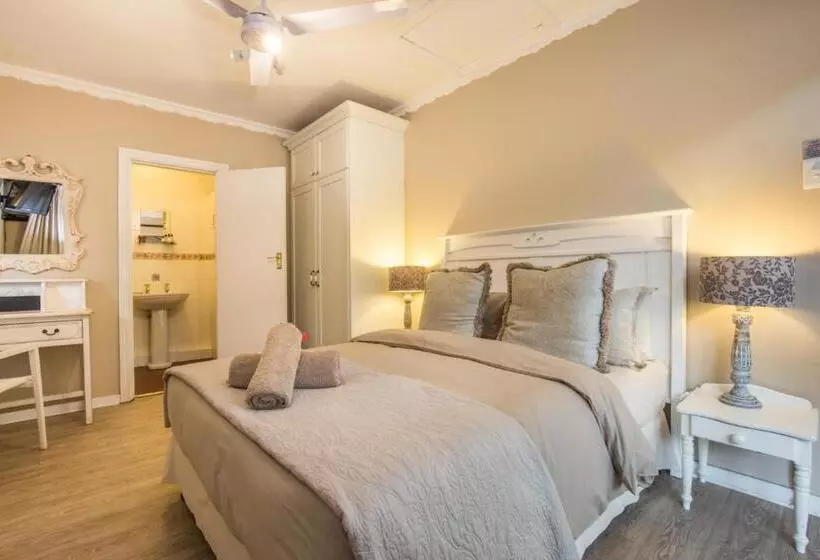 پانسیون Fairway Guest House