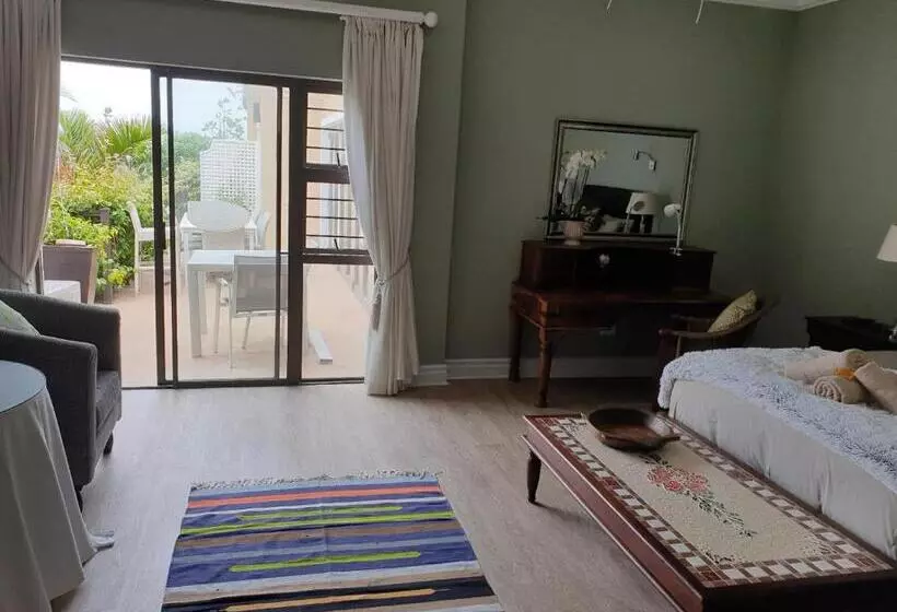 پانسیون Fairway Guest House