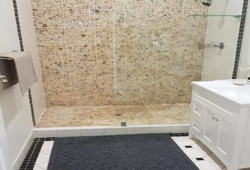 پانسیون Fairway Guest House