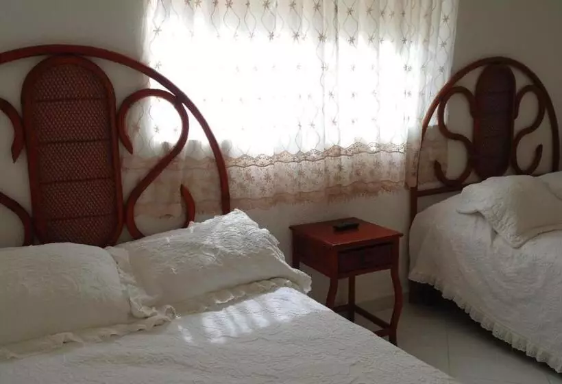 ペンション Villa Cupatitzio