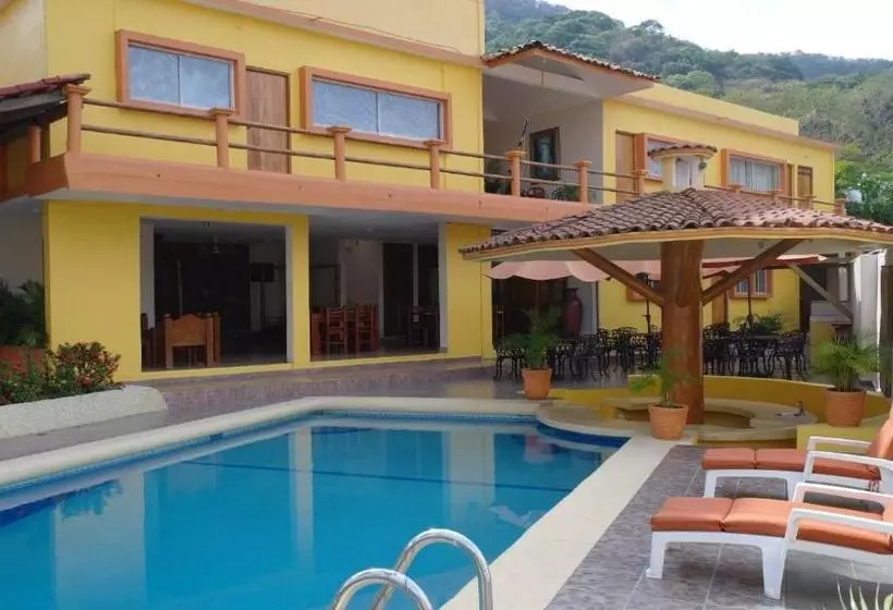 ペンション Villa Cupatitzio