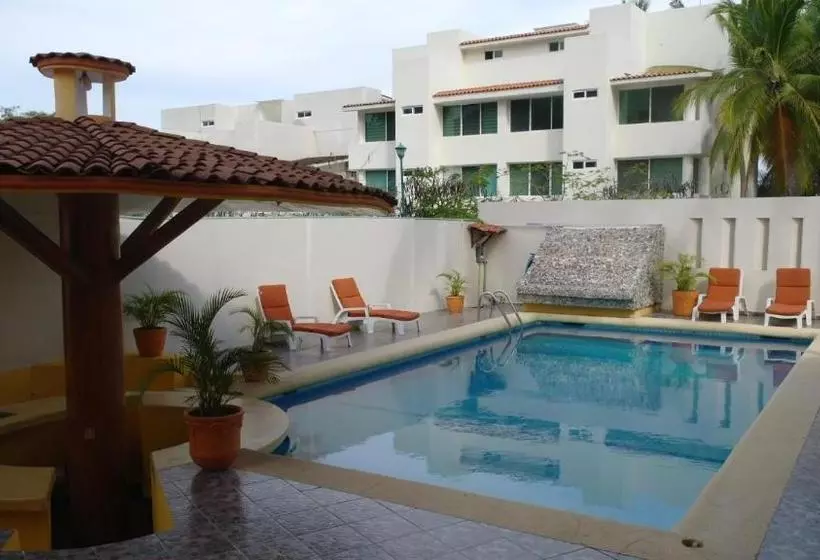 ペンション Villa Cupatitzio