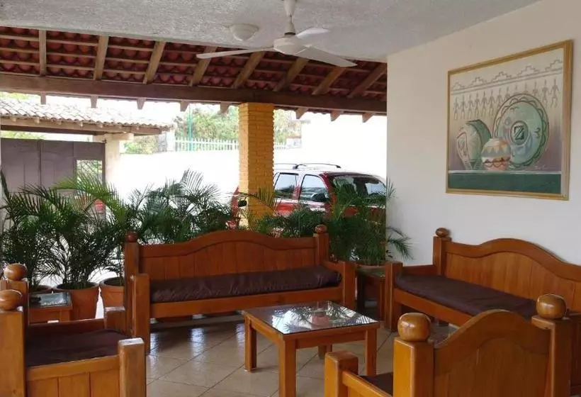 ペンション Villa Cupatitzio