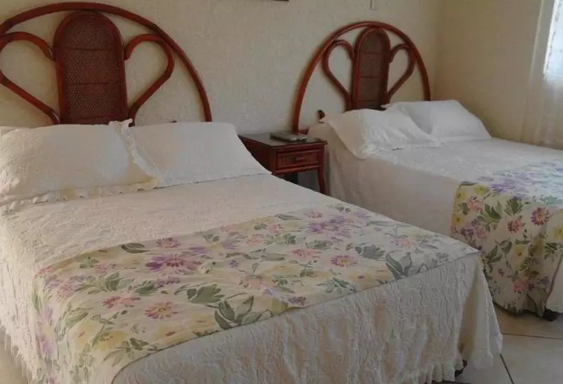 ペンション Villa Cupatitzio