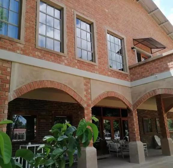 پانسیون The Theatre House