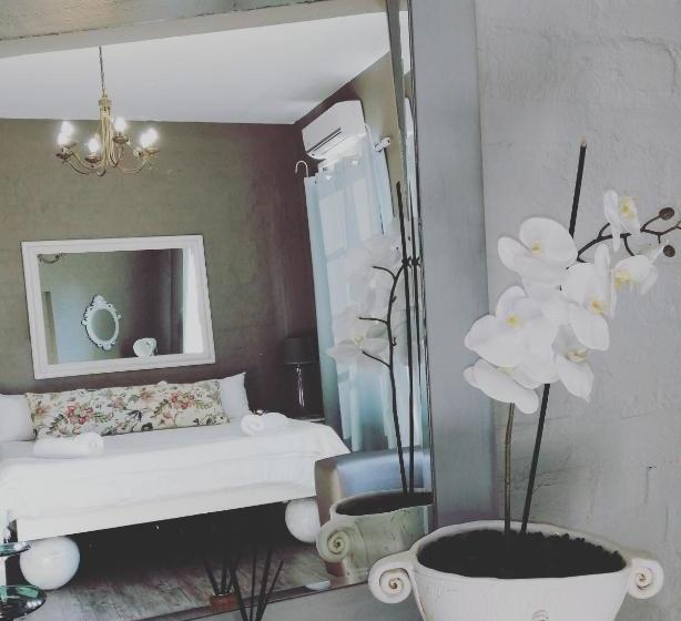 膳宿费 The Theatre House