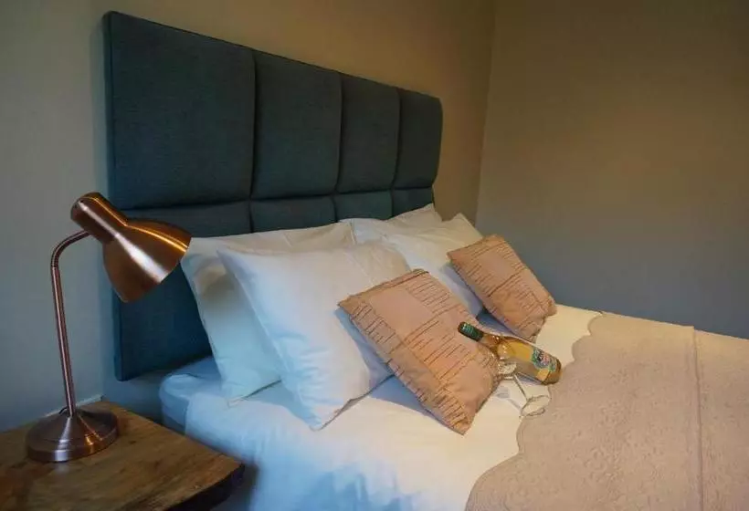 Pension Centurion Guest House And Lodge