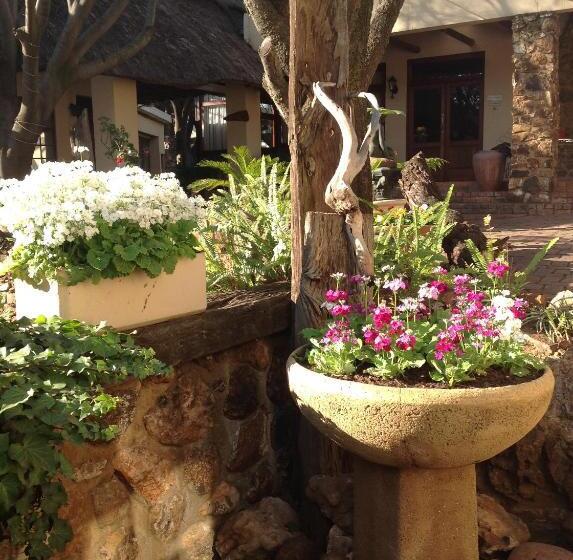 Пансион Centurion Guest House And Lodge