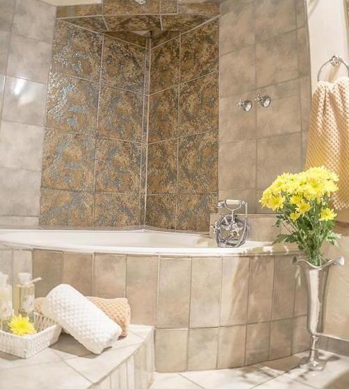 Пансион Centurion Guest House And Lodge