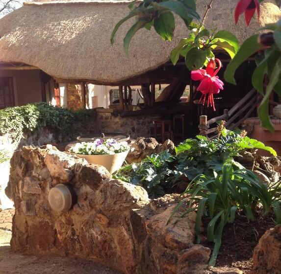 Пансион Centurion Guest House And Lodge