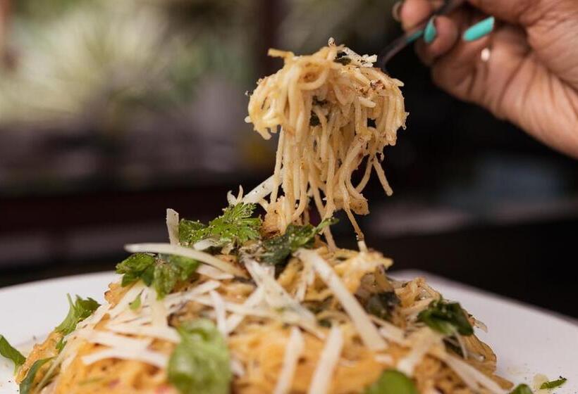 Red Mango Hotel And Apartments