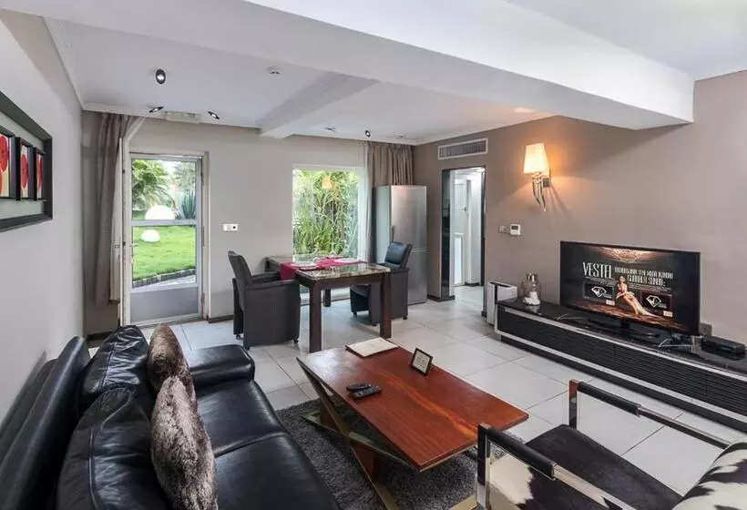 Red Mango Hotel And Apartments