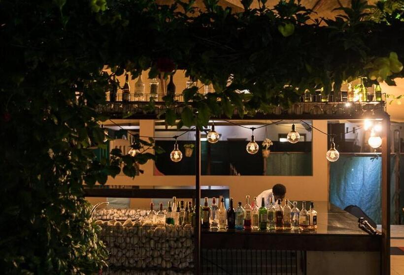 Red Mango Hotel And Apartments