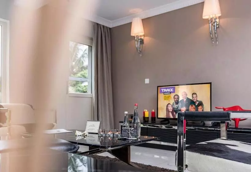 Red Mango Hotel And Apartments