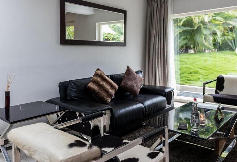 Red Mango Hotel And Apartments