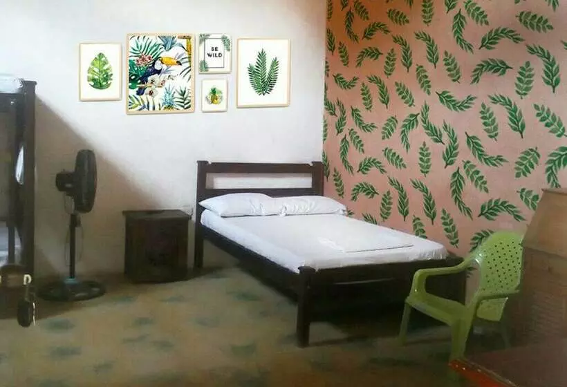 ペンション Sadhana   Hostel