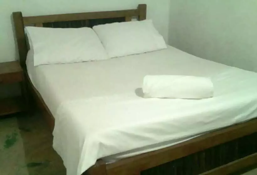 ペンション Sadhana   Hostel