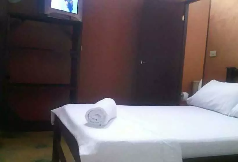 ペンション Sadhana   Hostel