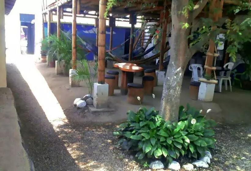 ペンション Sadhana   Hostel