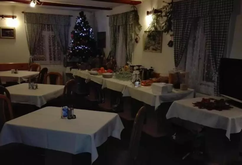 Majatalo Penzion V Zelený