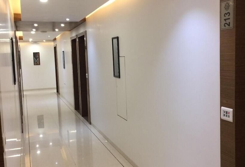 旅馆 Royal Shelter