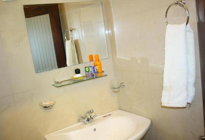 Pension Emerald Mirror Guest Ella