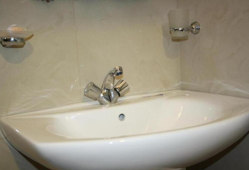 Pension Emerald Mirror Guest Ella