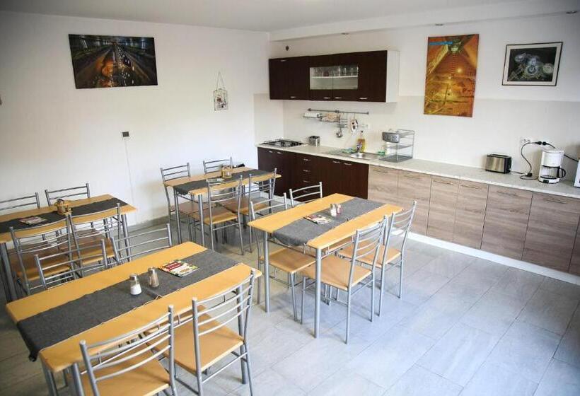 پانسیون House Garden