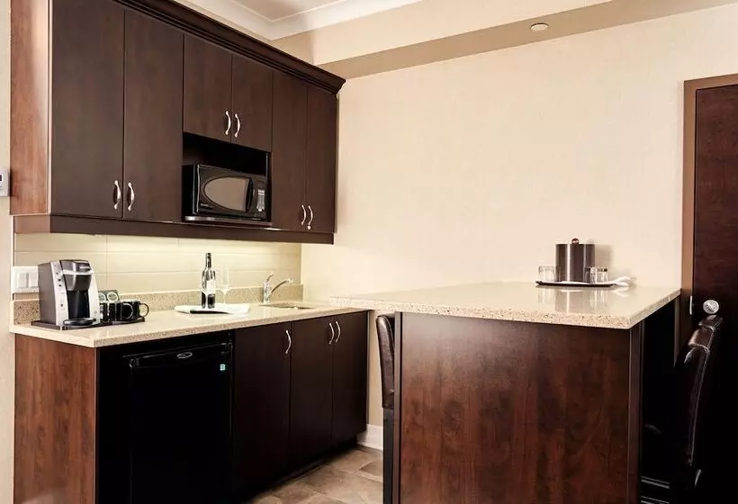 Retkeilymaja Riverrock Inn & Conference Centre