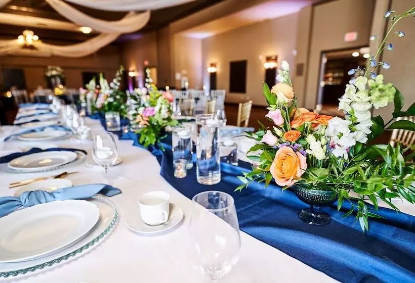 Retkeilymaja Riverrock Inn & Conference Centre