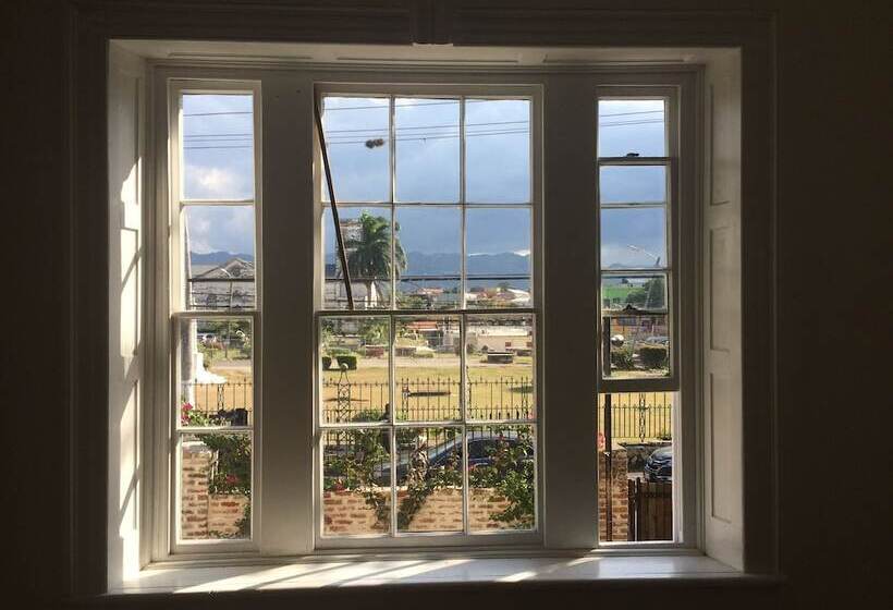 پانسیون Mobay Kotch Hostel