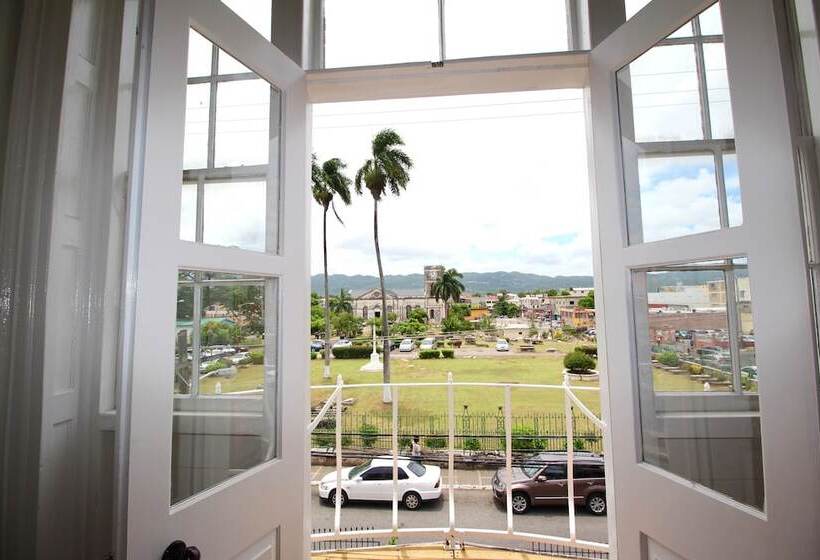 پانسیون Mobay Kotch Hostel