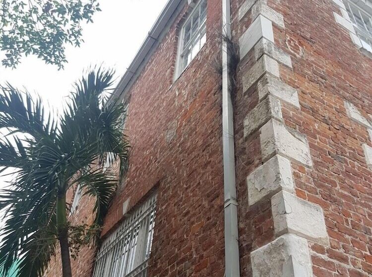 پانسیون Mobay Kotch Hostel