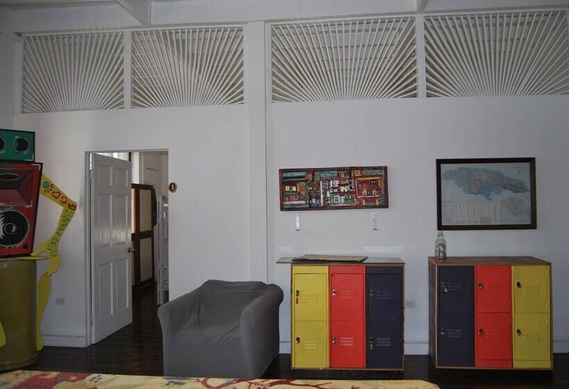 پانسیون Mobay Kotch Hostel