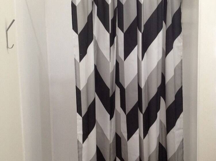 پانسیون Mobay Kotch Hostel