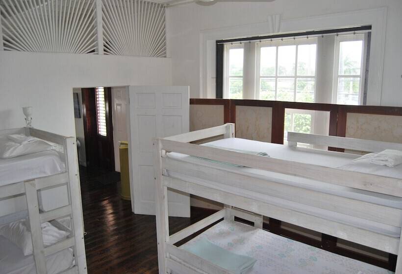 پانسیون Mobay Kotch Hostel