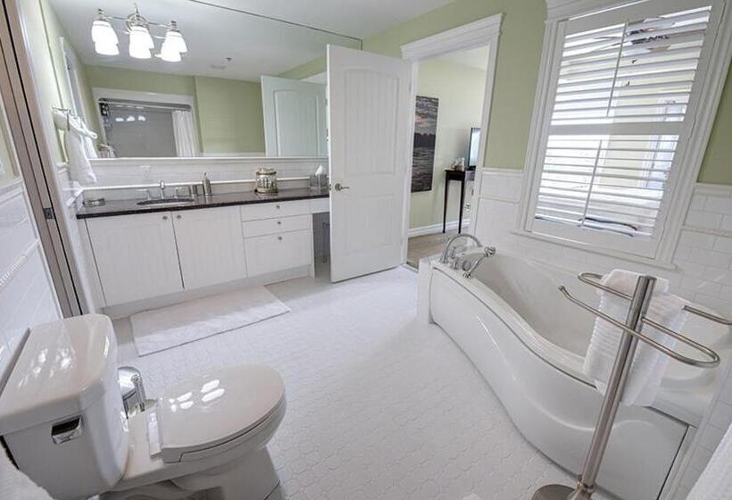 Tall Ships Landing Coastal Resort