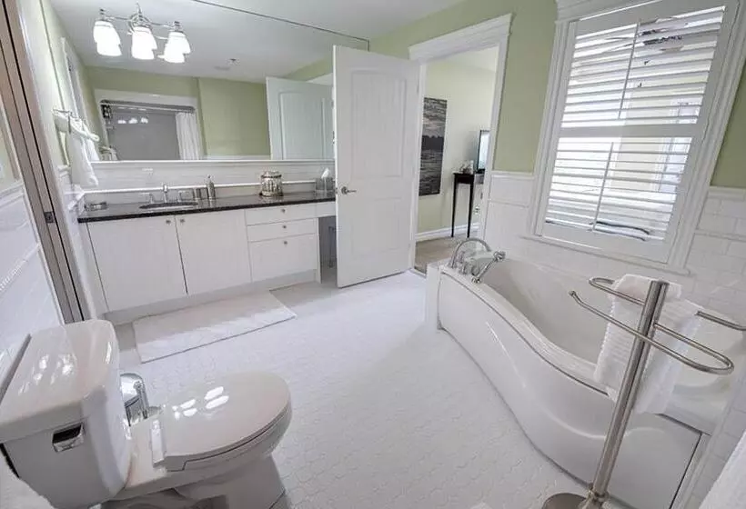 Tall Ships Landing Coastal Resort