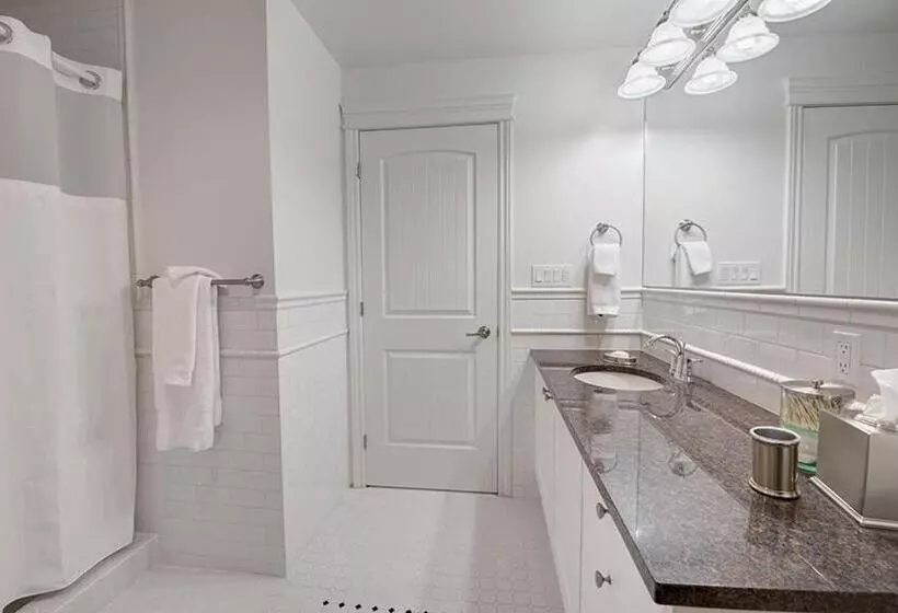 Tall Ships Landing Coastal Resort