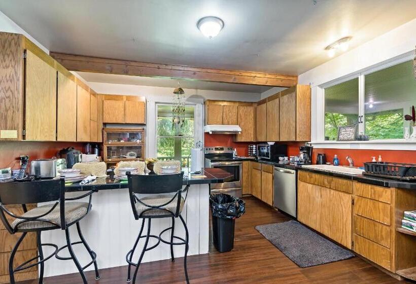 旅馆 Mountain Meadows Inn & Chalet Suites