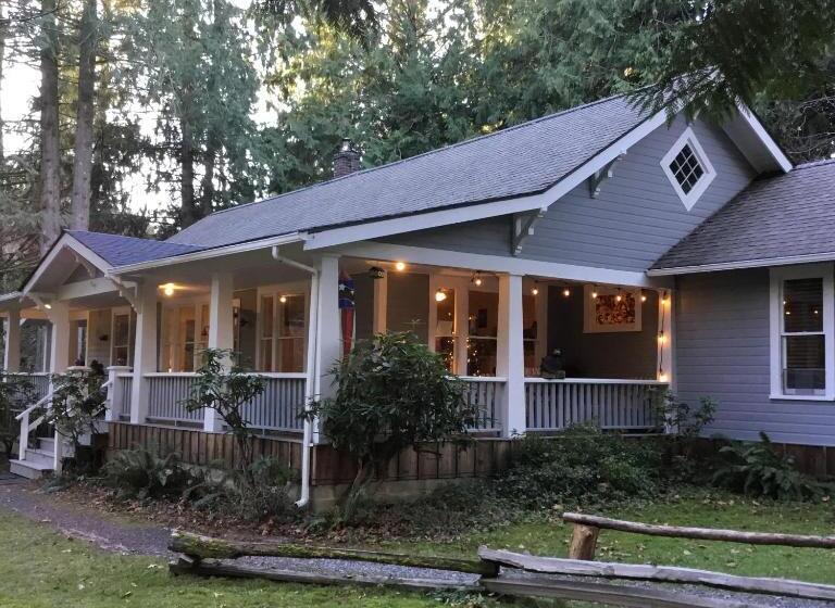 旅馆 Mountain Meadows Inn & Chalet Suites