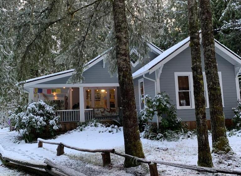 旅馆 Mountain Meadows Inn & Chalet Suites