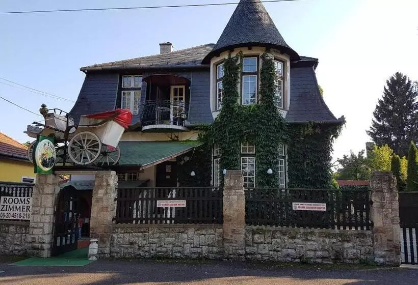 Fiáker Panzió