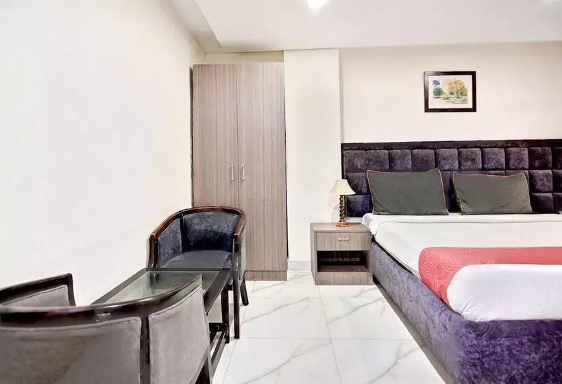 Hotelli Collection O 30079 Indira Nagar
