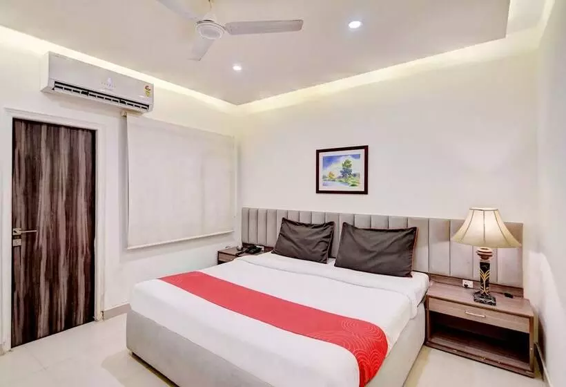 Hotelli Collection O 30079 Indira Nagar