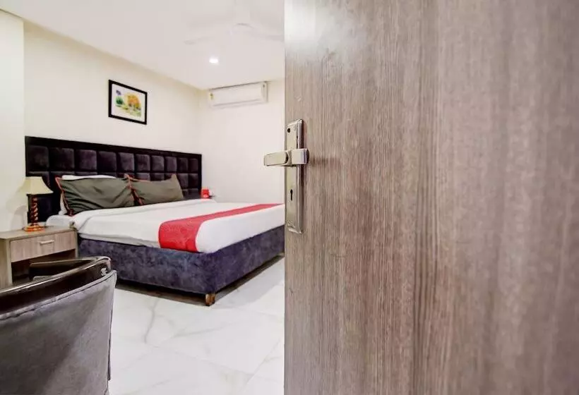 Hotelli Collection O 30079 Indira Nagar