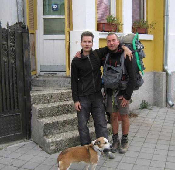 پانسیون Base For Adventurers   Urban Guerrilla